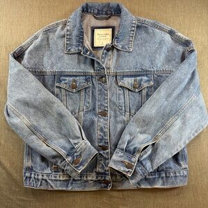 NWOT Women SZ Large Abercrombie & Fitch Distressed Denim Jacket